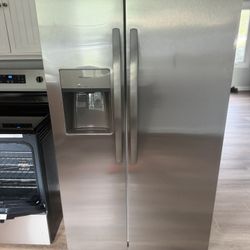**BRAND NEW** FRIGIDAIRE