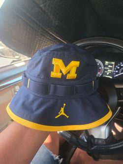 Michigan Wolverines bucket hat small