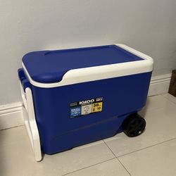 Igloo 38qt Rolling Cooler Moving Sale
