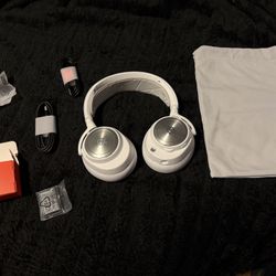 SteelSeries Arctis Nova Pro Wireless Multi-System Gaming Headset