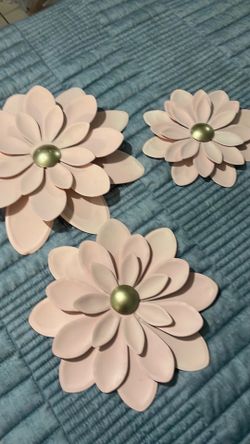 Set of metal flowers