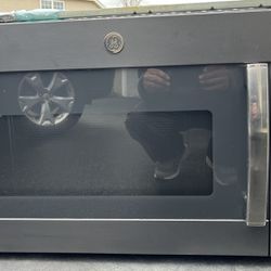 GE Microwave Oven With Vent Fan