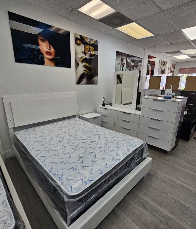 Bedroom Set *** Sold Separately Too *** Financing Available*** Juego De Cuarto **** Se Puede Vender Por Separado *** Financiamiento Disponible