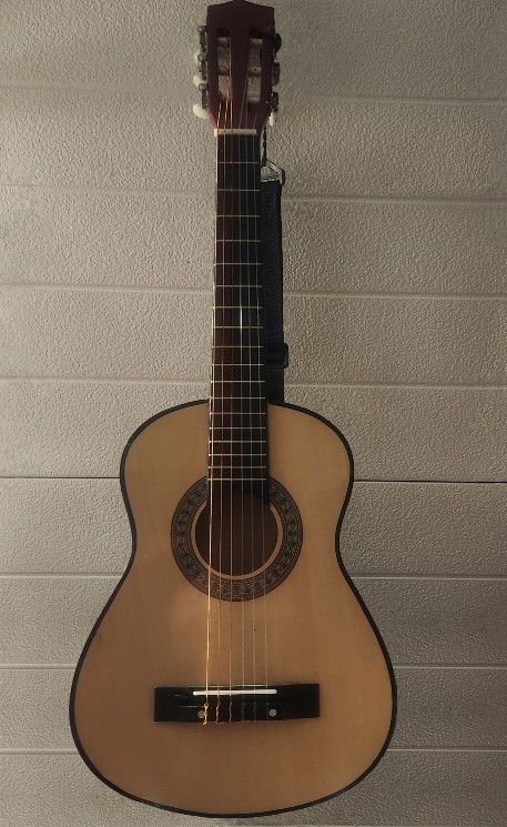 BEAUTIFUL 3/4 Size Spanish Guitar + NEW Wall Hanger