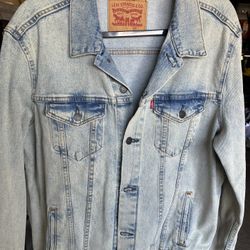 Levi’s Jacket  **  Men’s L ** 