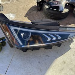 Hyundai Elantra Right Headlight Lid Oem