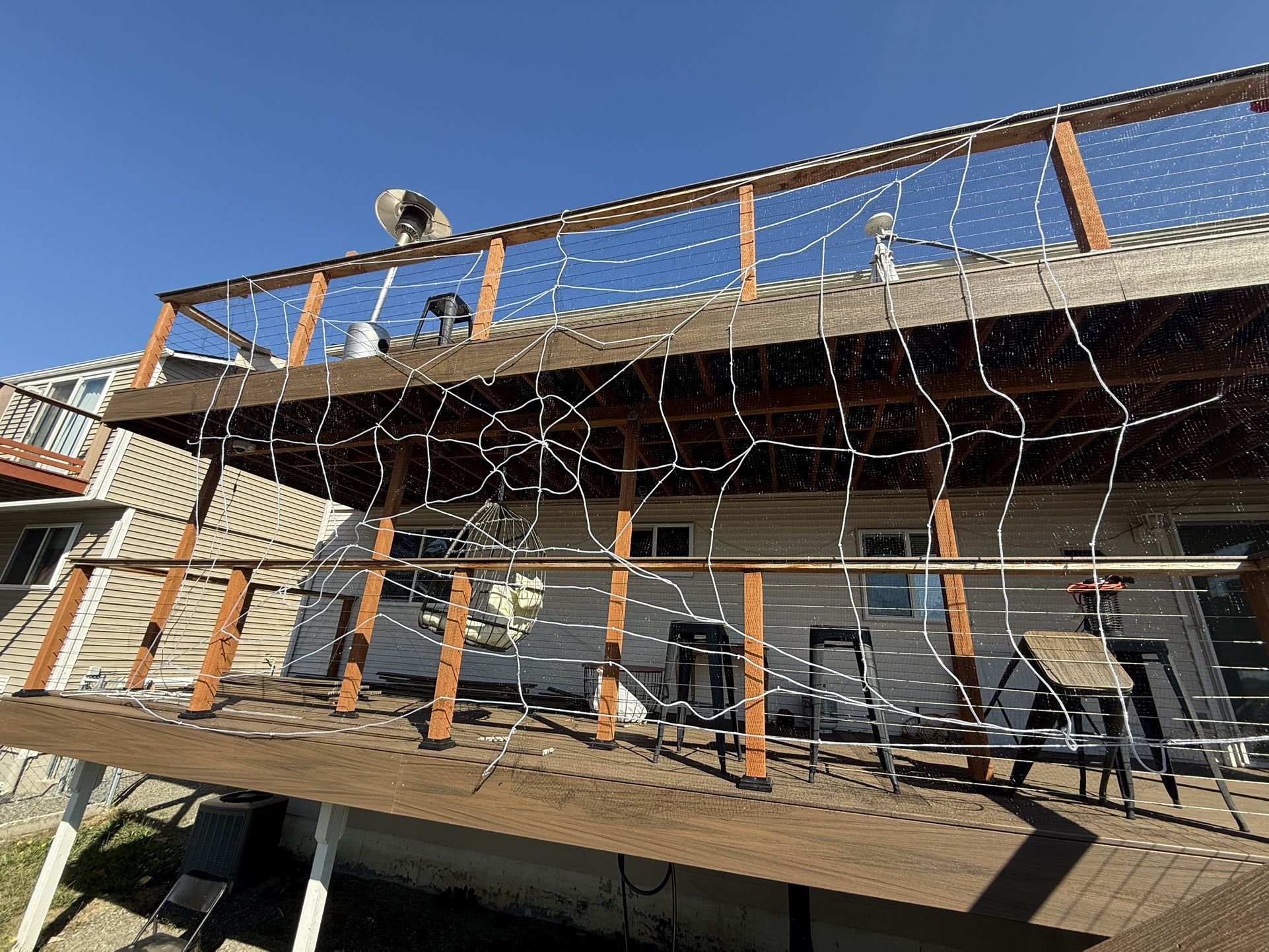 🕷️ Halloween Spider Web Decoration – Black Net & White Rope