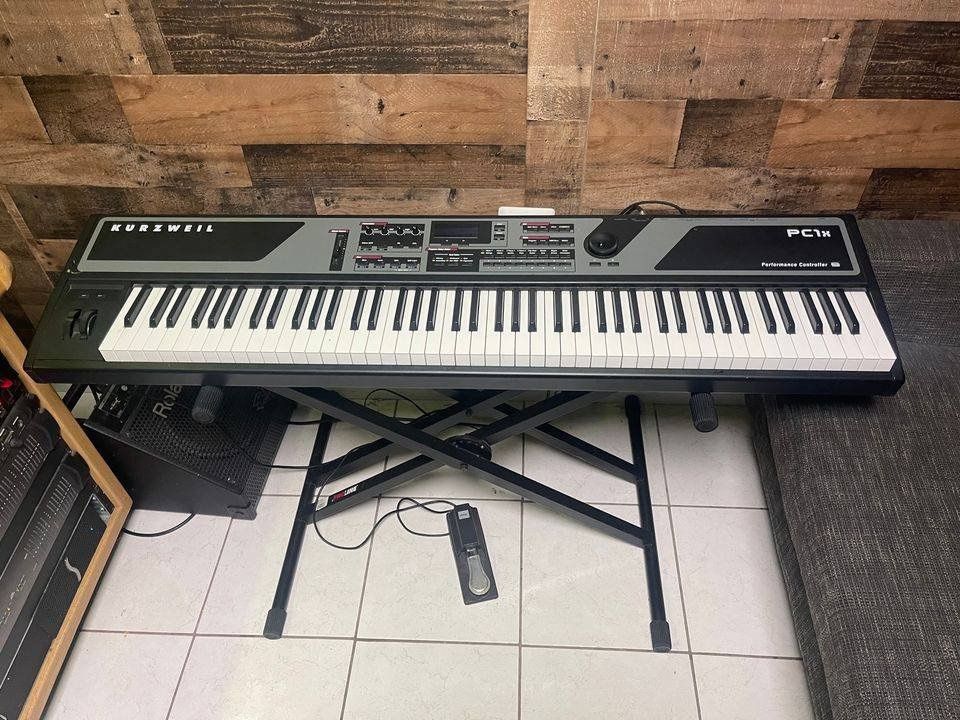 Kurzweil PC1X 88 keys W/Stands/Travel Cover/Pedal