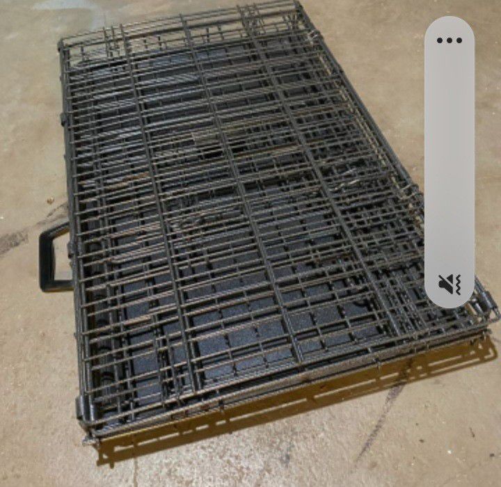 Used Medium/large Metal Collapsible Dog Crate
