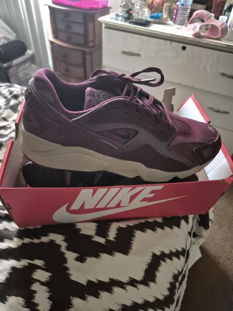 Nike Air Huarache Runer Size 12