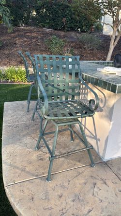 Patio bar height chairs