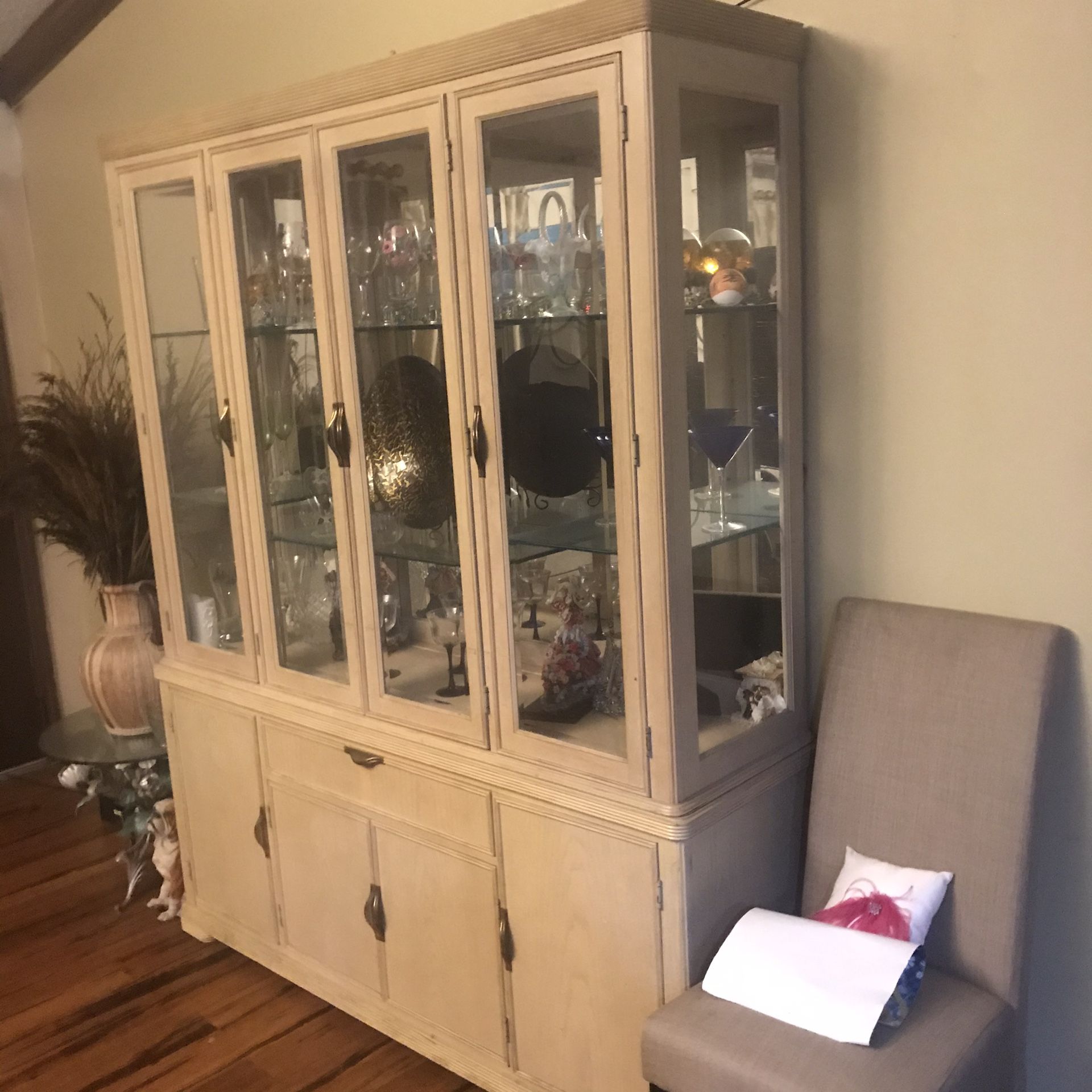China cabinet with hutch