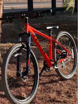 Trek marlin 6 mountain bike
