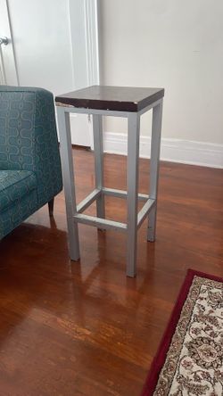 Table (small, tall)