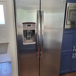 Refrigerator 
