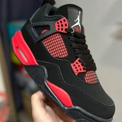 
Sports shoes