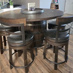 Gorgeous Barrell Table Set