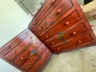 Set of matching nightstands good condition