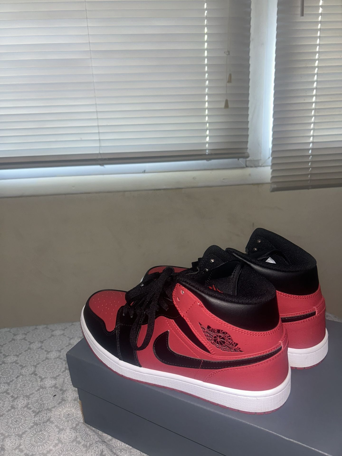 Jordan 1 Mid