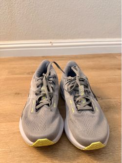 Novablast 5 - Women’s Size 7