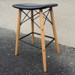 2 Bar & Counter Stools