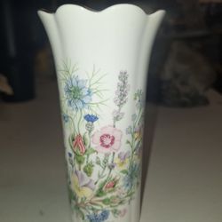 Ansley Wild Tudor Fine English Bone China Vase 6 Inches Tall X 2 1/2 Inch Diameter A58V010