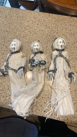 Set of 3 Ghost Halloween Decorations with Chains