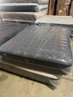 Queen size Sealy performance firm mattress