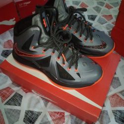 Nike Air Lebron's Lava Size 9.5