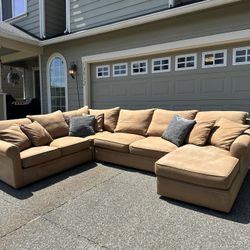Large U-Shape Sectional Couch (FREE DELIVERY!)