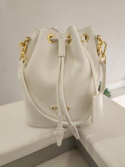 P Bucket bag