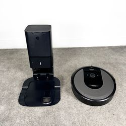 iRobot Roomba i8 Wi-Fi Robot Vacuum Cleaner w/ Self Emptying Base