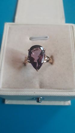 Beautiful 6ct teardrop Amethyst 10k yellow gold ring