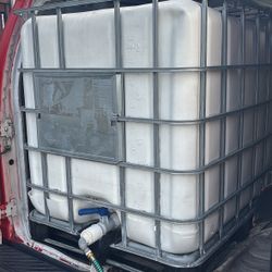 275 Gallon Water Tank 