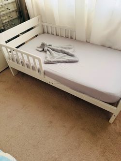 Free Toddler bed