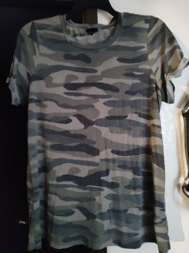 Women's Camo T-shirt