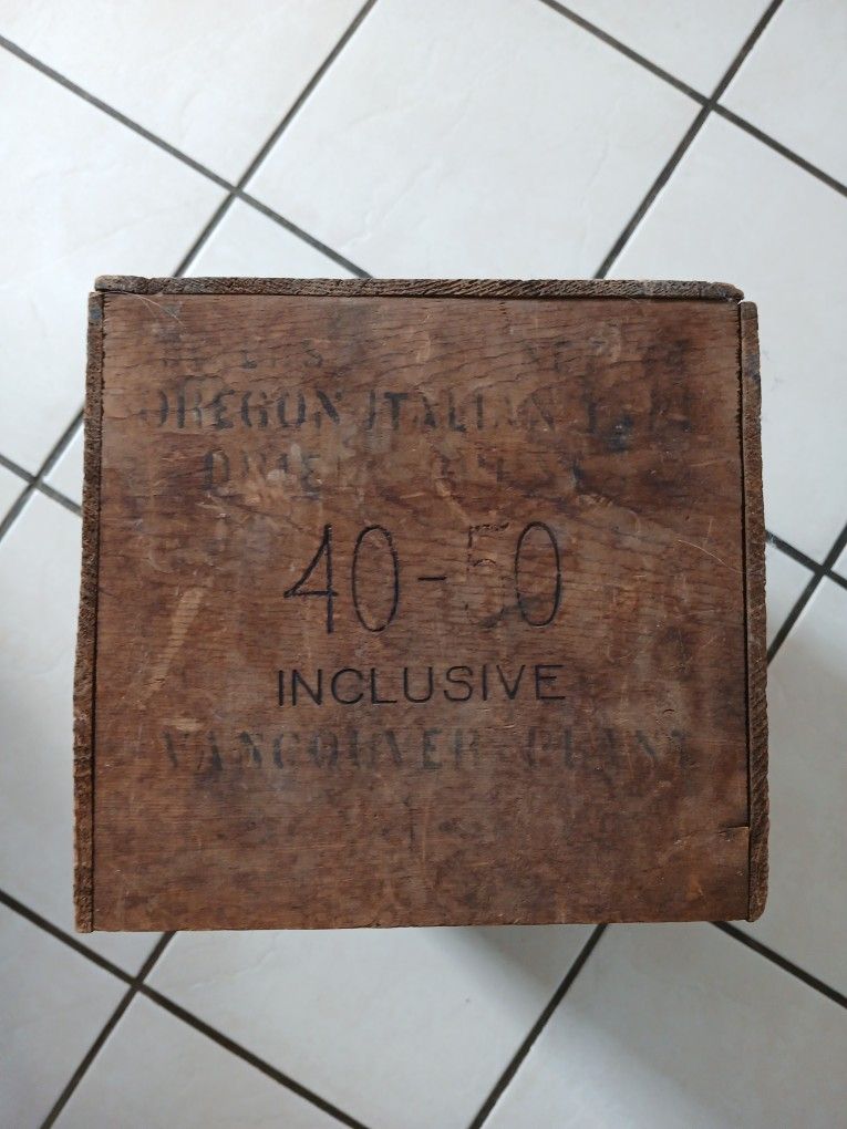 VINTAGE WOODEN BOX