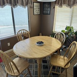 **MOVING SALE**6 Pc Breakfast/Dining Table w Leaf