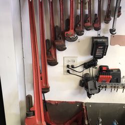 Huge Pipe Wrenches 24“ And Below. Starting At $28 And Below.