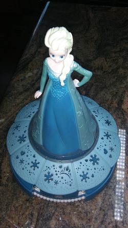 Elsa jewelery / music doll