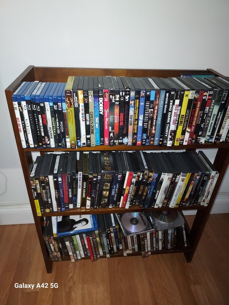 12 Blue Ray And 133 Movie Dvds Disc