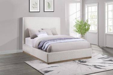 Frame Queen Cream Boucle fabric, Platform bed. new Especial price