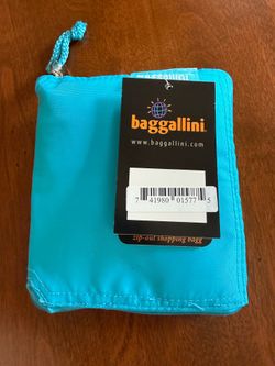 NEW baggallini zip-out shopping bag
