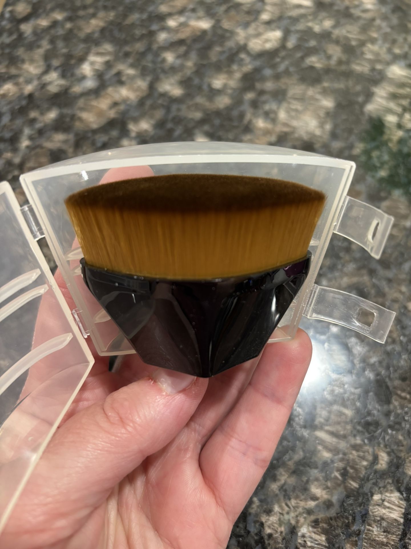 NEW GORGEOUS KABUKI MAKEUP BRUSH IN CASE $4!