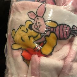 Disney WINNIE THE POOH BLANKET Soft & Cozy  60” X 70”