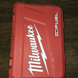 Milwaukee Drill Kit 