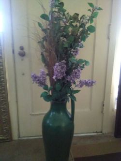 4 ft tall,, VINTAGE GREEN CROCK FLOOR VASE WITH BEAUTIFUL ARRANGEMENT