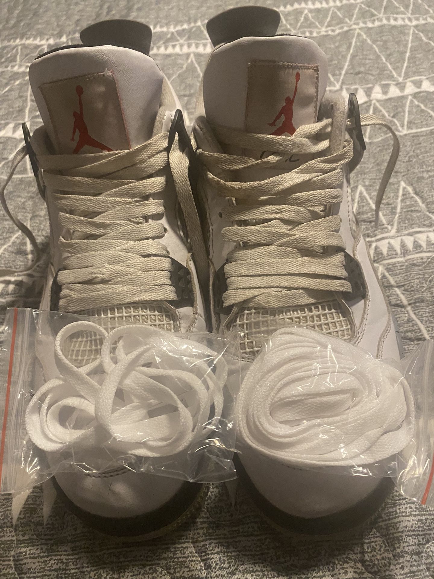 Jordan 4s Come With New Shoe Laces
