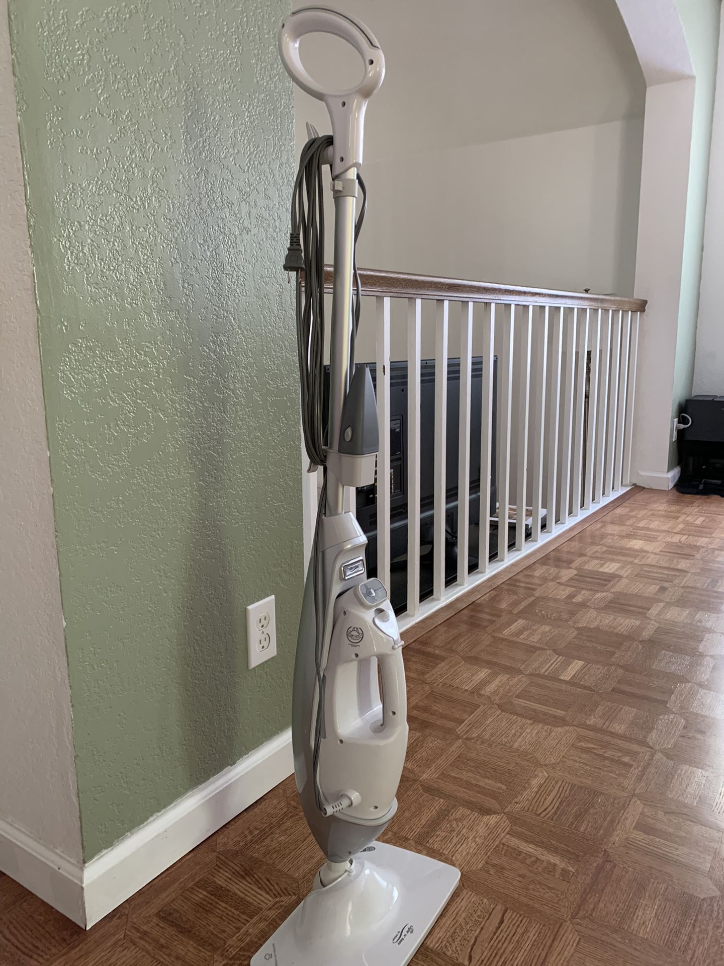 Shark Light And Easy Steam Mop
