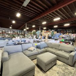 Thomasville Fabric Sectional With Storage Ottoman